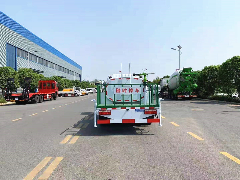 東風(fēng)多利卡5噸純電動(dòng)灑水車